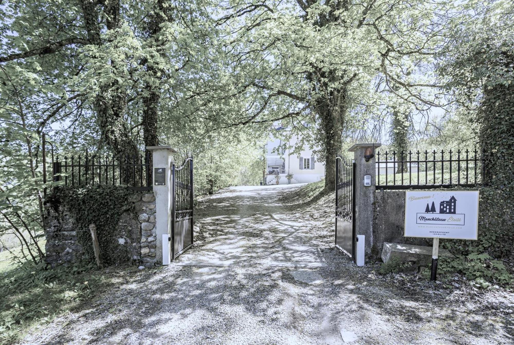Monchateau Etoile, Hebergement Insolite Avec Spa Merlas Exterior foto